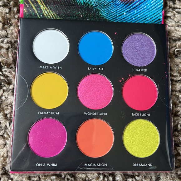 Milani eyeshadow palette - Picture 3 of 5
